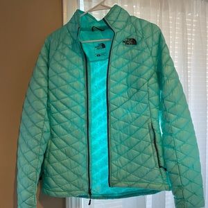 North Face light puffy jacket